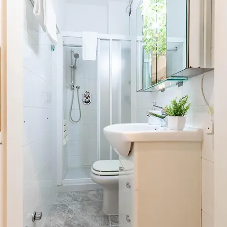 H11 Trilocale San Martino Sanremo-balcone 산레모